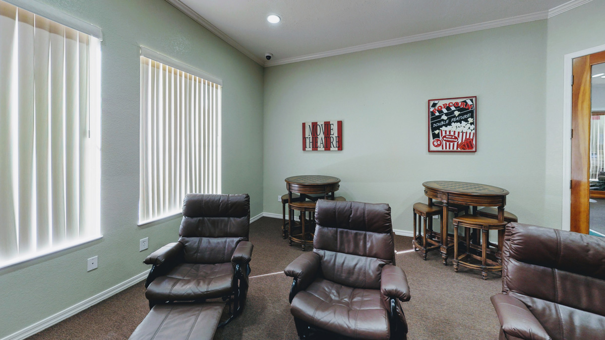 Apartment Photo Gallery Show Low by Elk Ridge Apartments Arizona 928